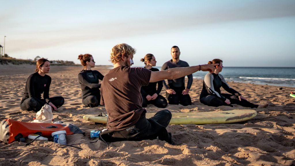 group surf lesson